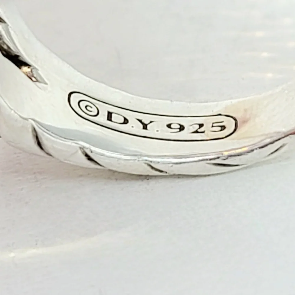 David Yurman Signature Oval Ring With Lavender Moonstone And Diamonds - Picture 14 of 15